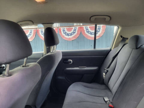 2009 Nissan Versa 1.8 S