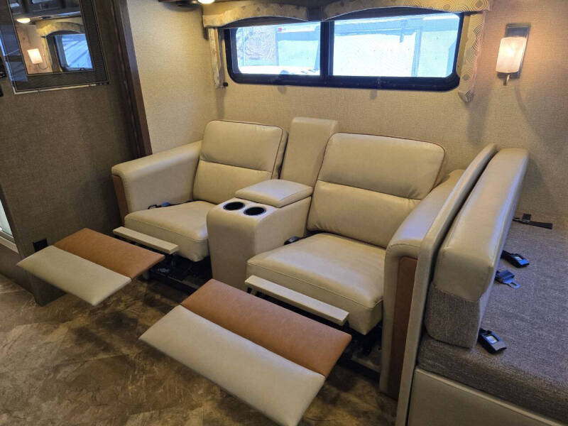 2017 Thor Motor Coach Windsport