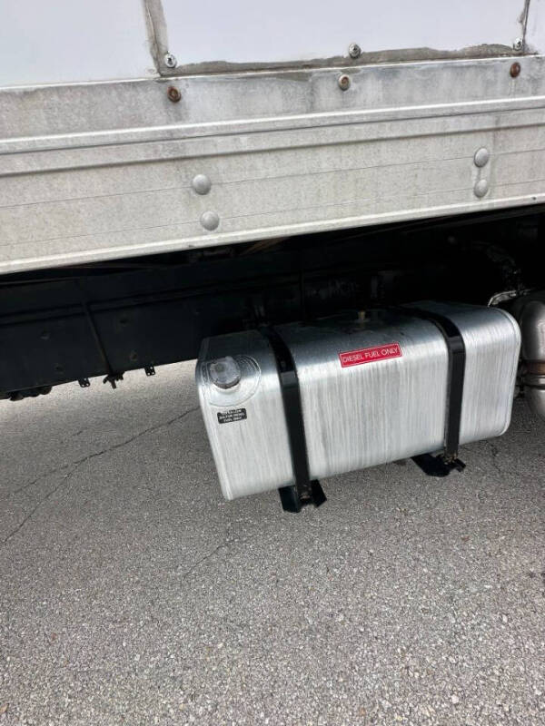 2017 Freightliner M2 106