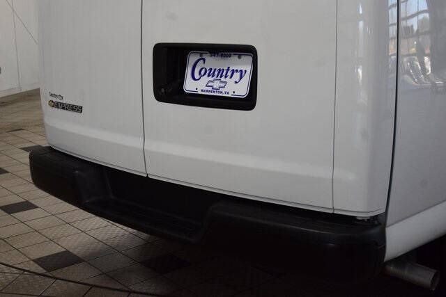 2025 Chevrolet Express LS 3500