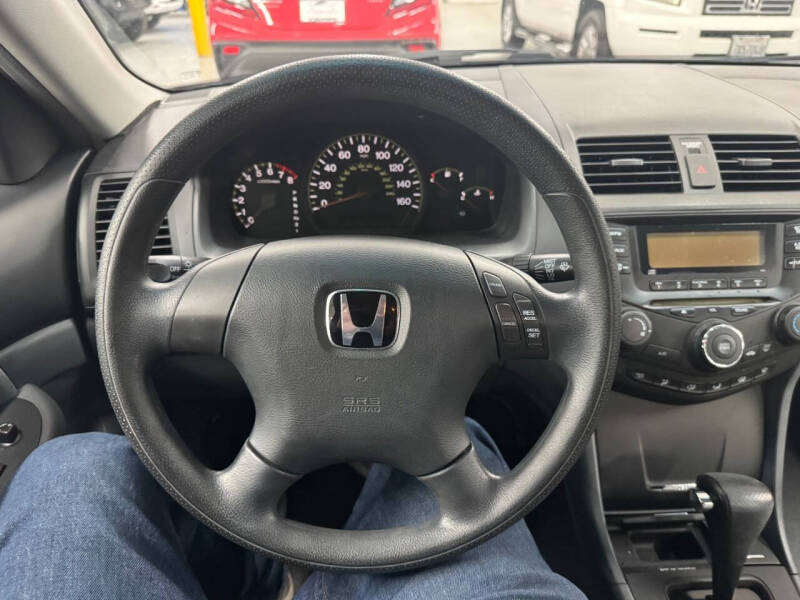 2005 Honda Accord LX photo 18