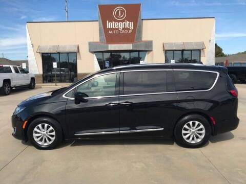2018 Chrysler Pacifica for sale at Integrity Auto Group in Wichita KS