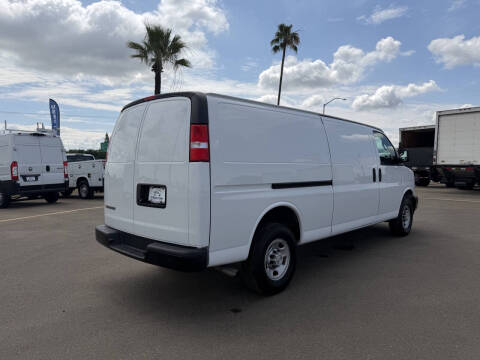 2022 Chevrolet Express 2500