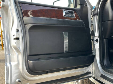 2016 Lincoln Navigator Select