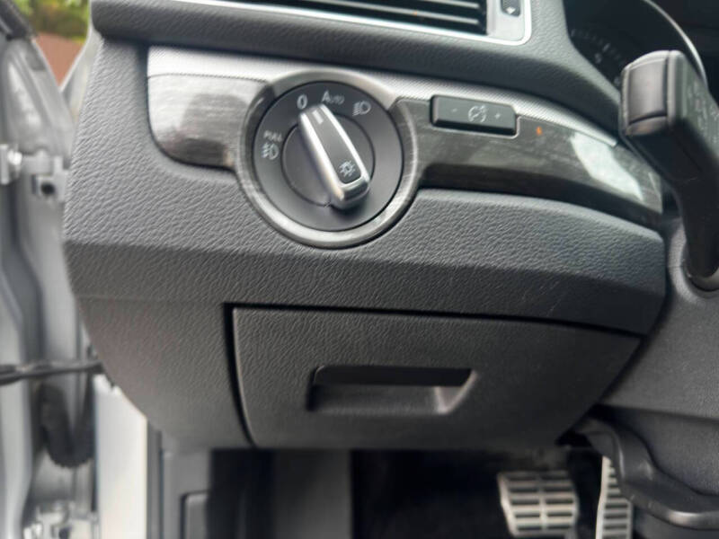 2017 Volkswagen Passat 1.8T SEL Premium