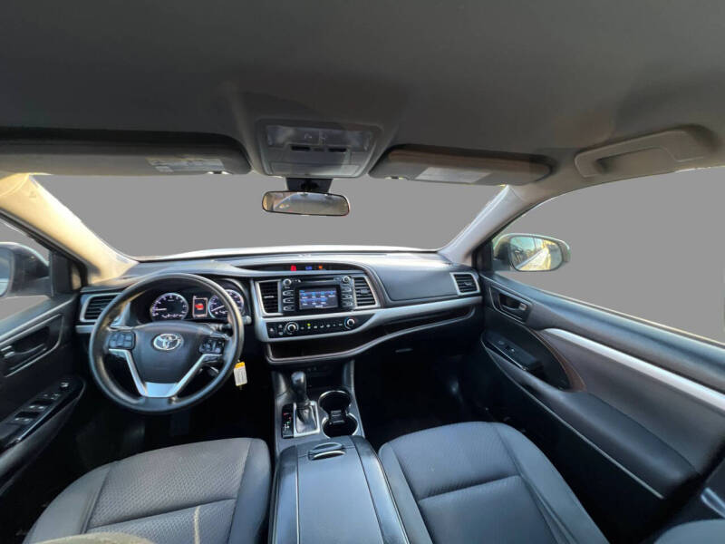 2017 Toyota Highlander LE