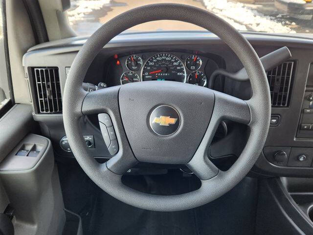 2025 Chevrolet Express 3500