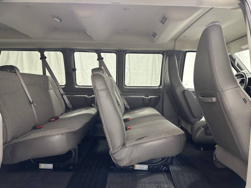 2025 Chevrolet Express LT 3500