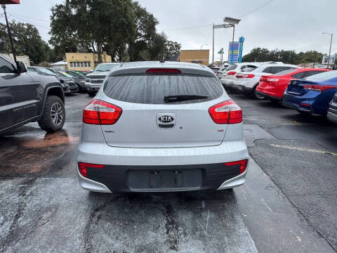 2016 Kia Rio 5-Door LX