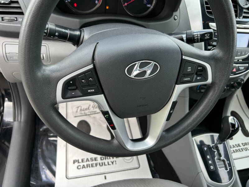2012 Hyundai Accent GLS