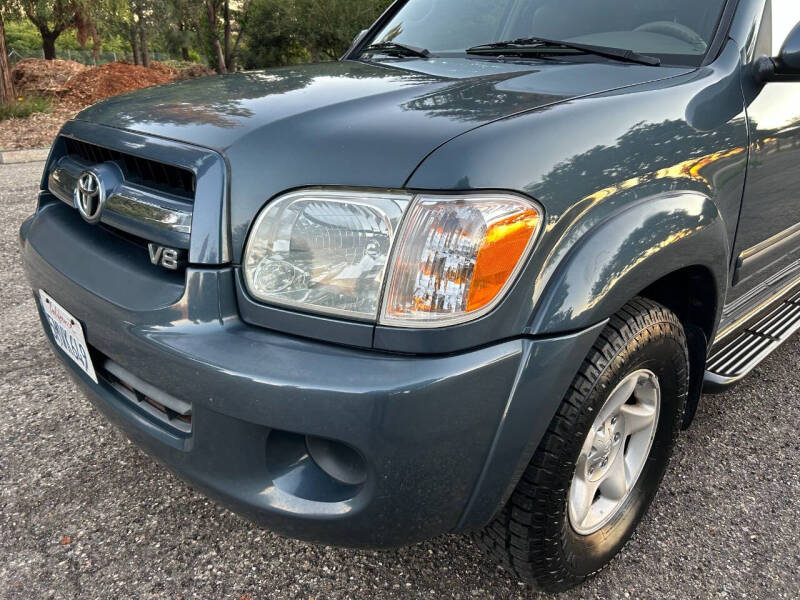 2005 Toyota Sequoia SR5