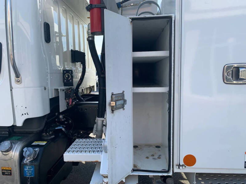 2016 Freightliner M2 106
