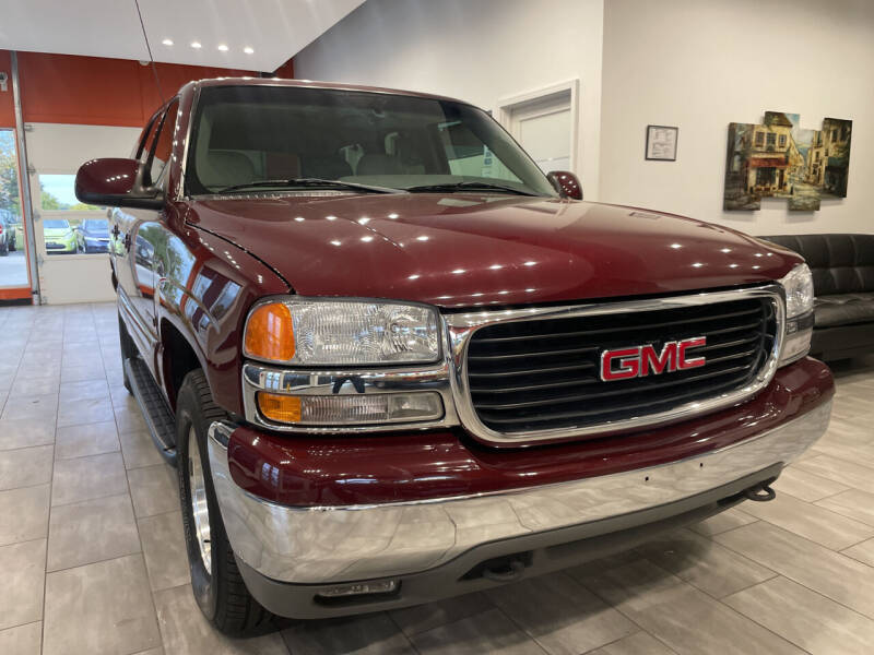 2000 GMC Yukon for sale at Evolution Autos in Whiteland IN