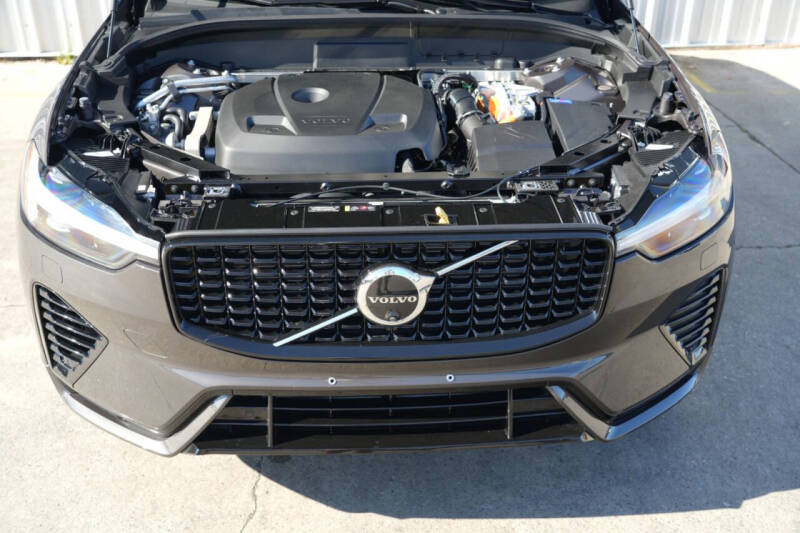 2024 Volvo XC60 Recharge T8 Ultimate Dark Theme