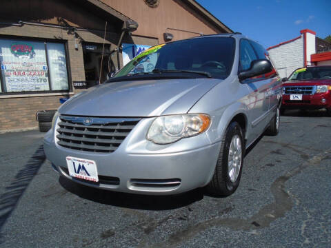 2005 Chrysler Town and Country for sale at IBARRA MOTORS INC in Berwyn IL