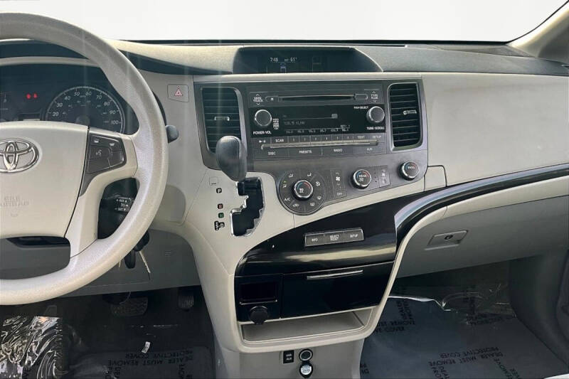 2012 Toyota Sienna LE 8-Passenger