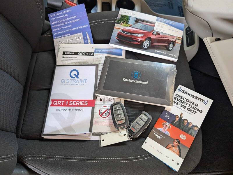 2023 Chrysler Voyager LX