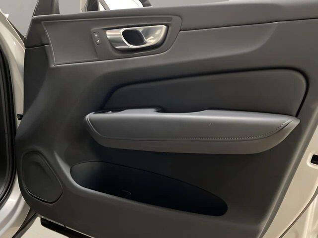 2025 Volvo XC60 B5 Core Dark Theme
