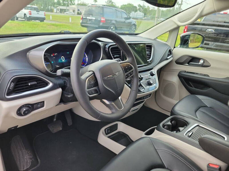 2024 Chrysler Pacifica Plug-In Hybrid Select