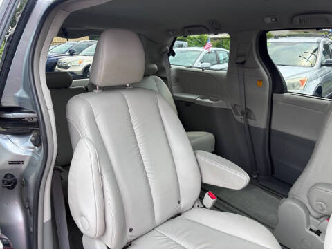 2012 Toyota Sienna
