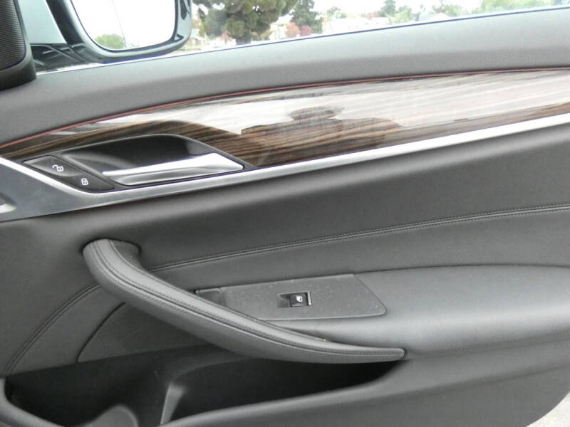 2019 BMW 5 Series 530i