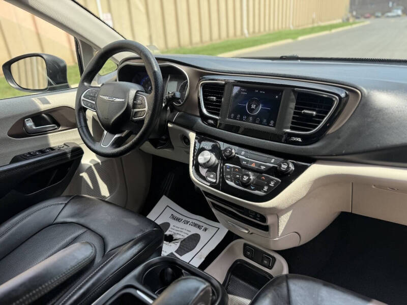 2020 Chrysler Voyager LXi