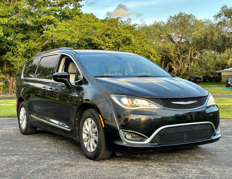 2017 Chrysler Pacifica  - $22,995