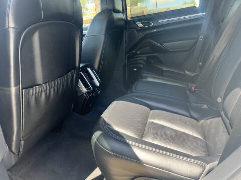 2017 Porsche Cayenne Platinum Edition