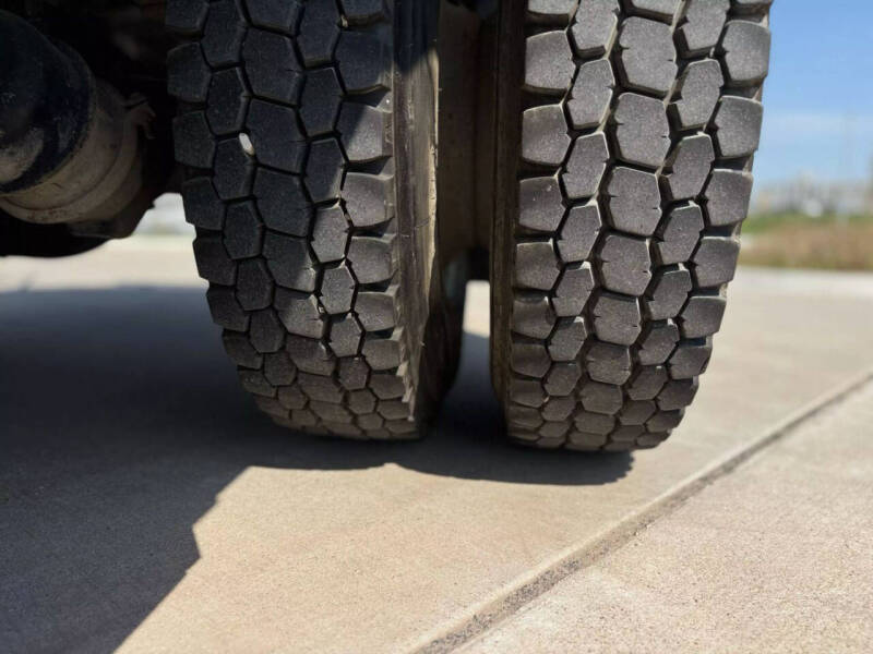 2019 Freightliner M2 106