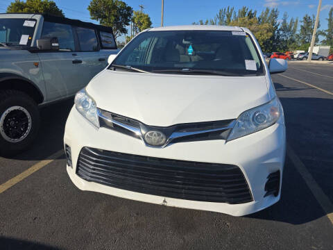 2018 Toyota Sienna LE 8-Passenger