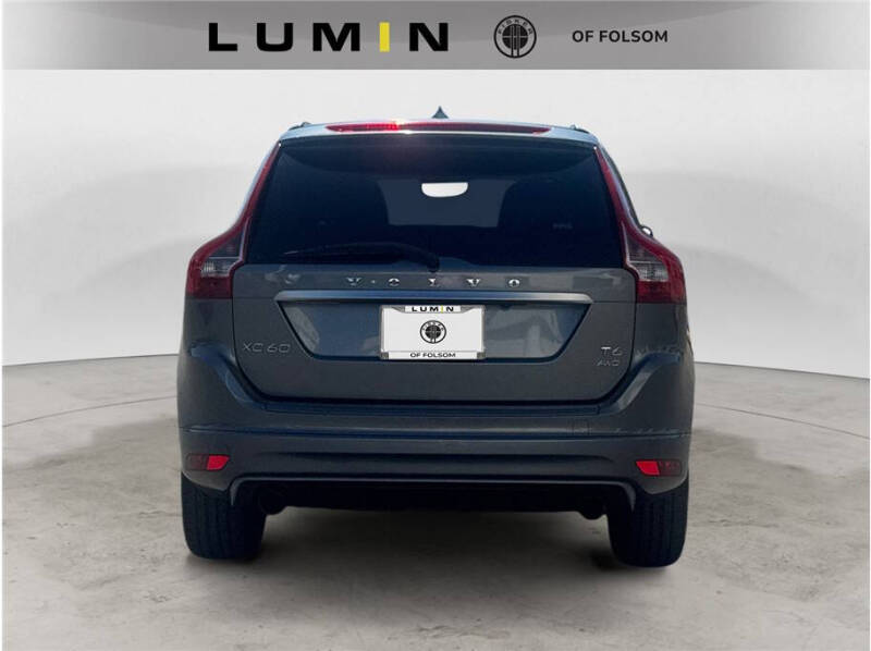 2017 Volvo XC60 T6 R-Design