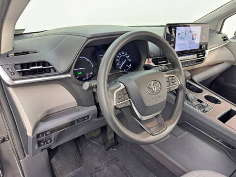 2021 Toyota Sienna LE 8-Passenger