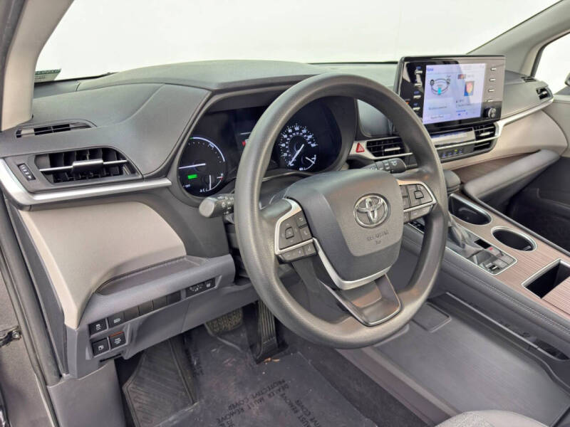 2021 Toyota Sienna LE 8-Passenger