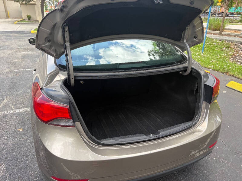 2014 Hyundai Elantra SE