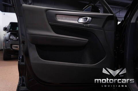 2024 Volvo XC40 B5 Plus Dark Theme
