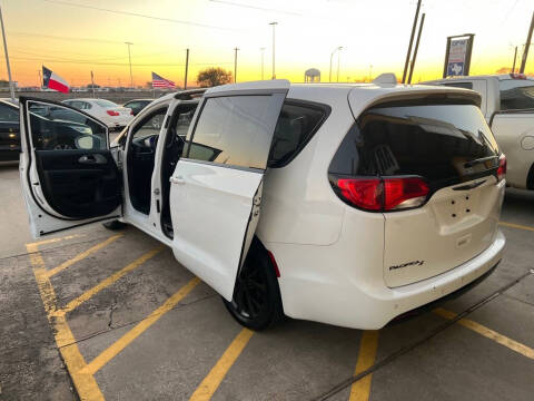 2018 Chrysler Pacifica Touring Plus