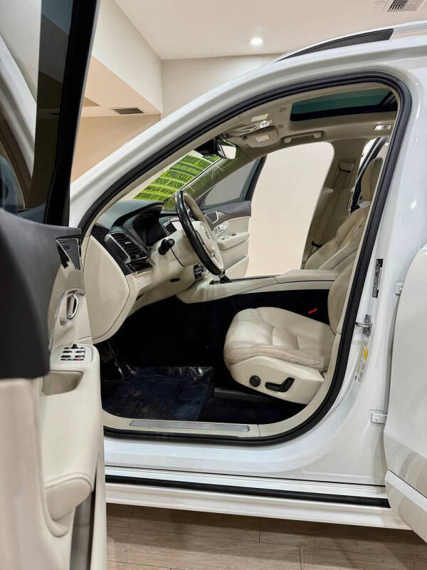 2018 Volvo XC90 T5 Momentum 7-Passenger