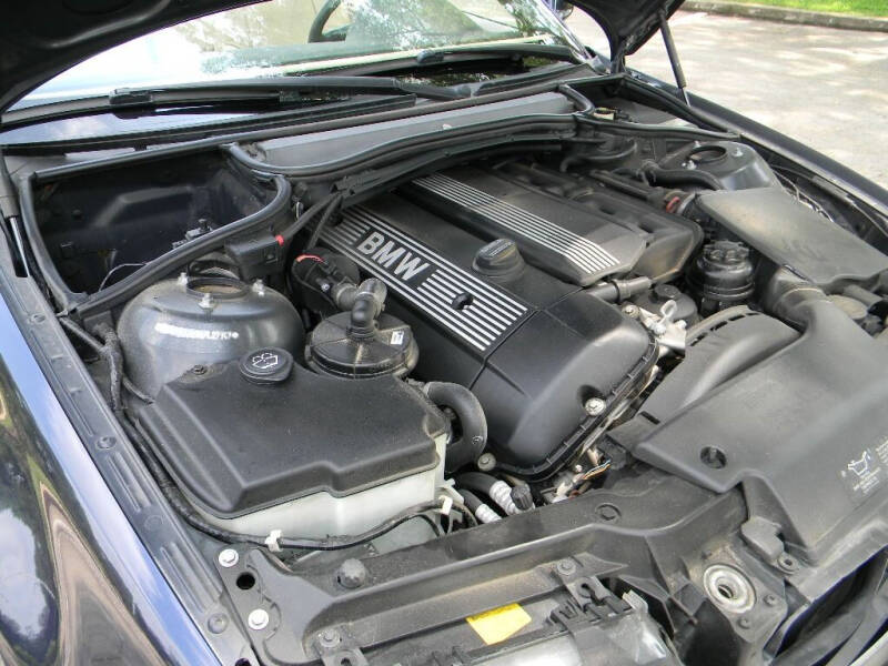 2004 BMW 3 Series 325 photo 32