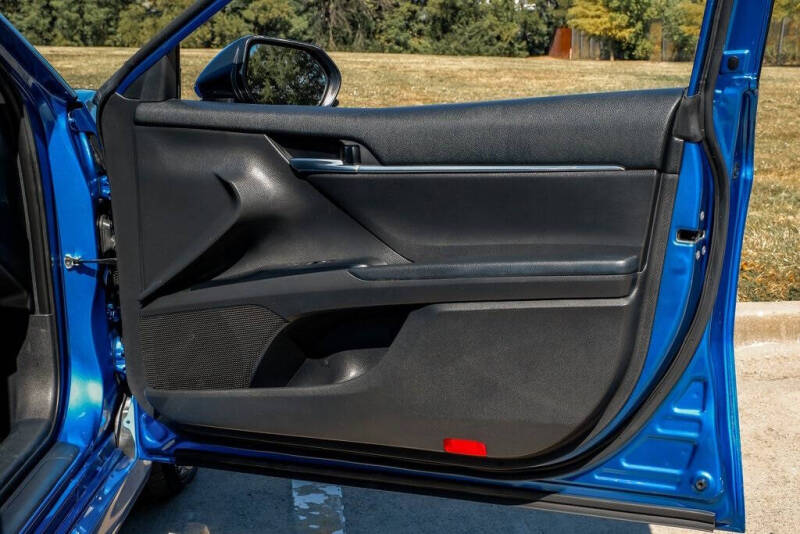 2020 Toyota Camry Hybrid LE