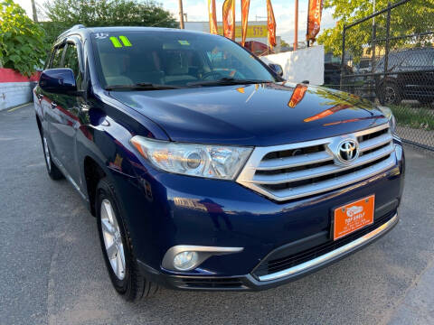 2011 Toyota Highlander for sale at TOP SHELF AUTOMOTIVE in Newark NJ