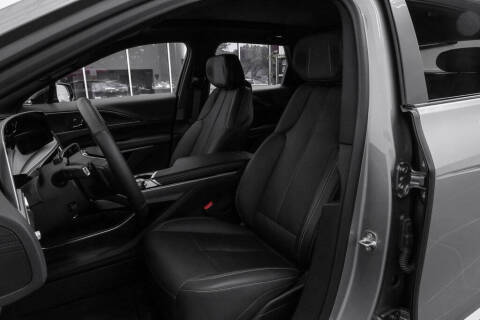 2024 Cadillac LYRIQ Luxury 3