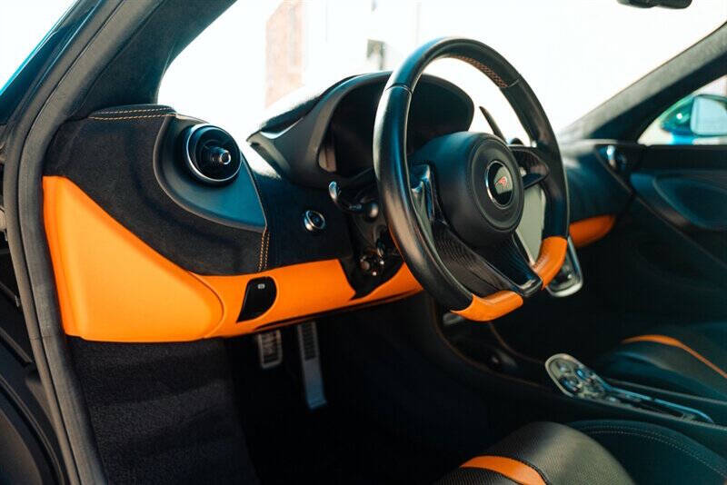 2017 McLaren 570GT
