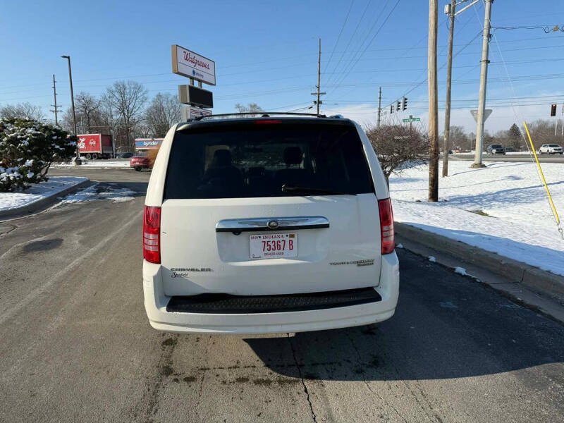 2010 Chrysler Town and Country Touring