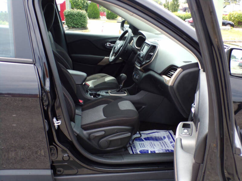 2017 Jeep Cherokee Sport