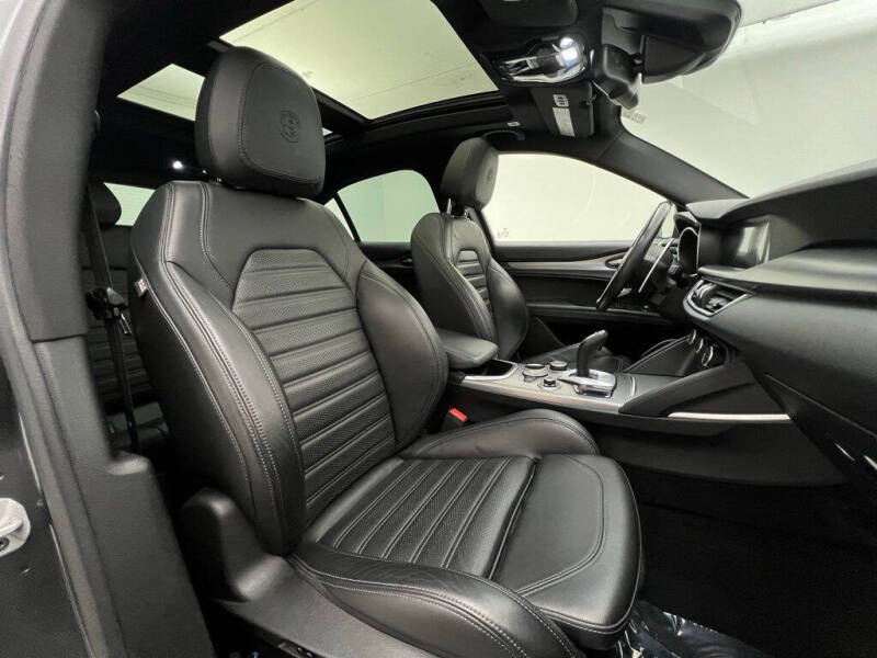 2022 Alfa Romeo Stelvio Veloce