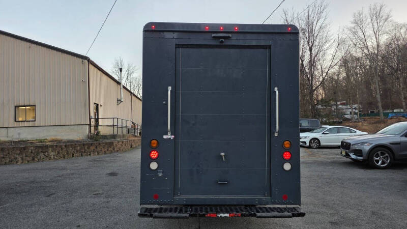 2021 Freightliner MT45 Chassis