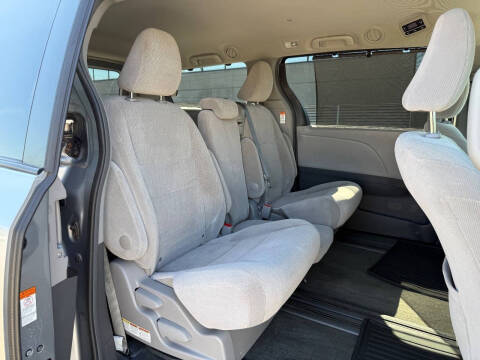 2017 Toyota Sienna LE 8-Passenger