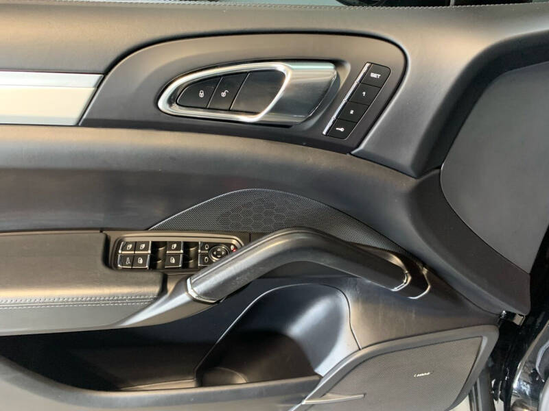 2017 Porsche Cayenne Turbo