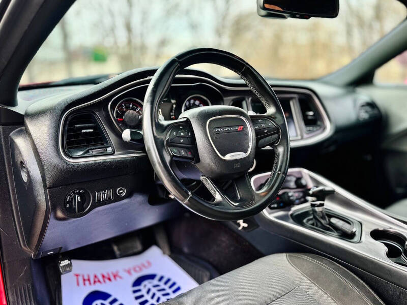 2016 Dodge Challenger SXT Plus