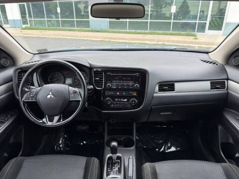 2016 Mitsubishi Outlander ES